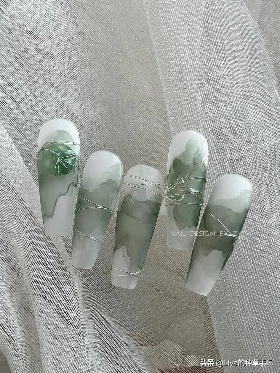 超显白超好看的美甲图片,虎年美甲2022新年美甲显白长款