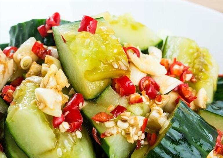 餐馆拍黄瓜被罚5千到底冤不冤,到底冤不冤餐馆拍黄瓜被罚5000元