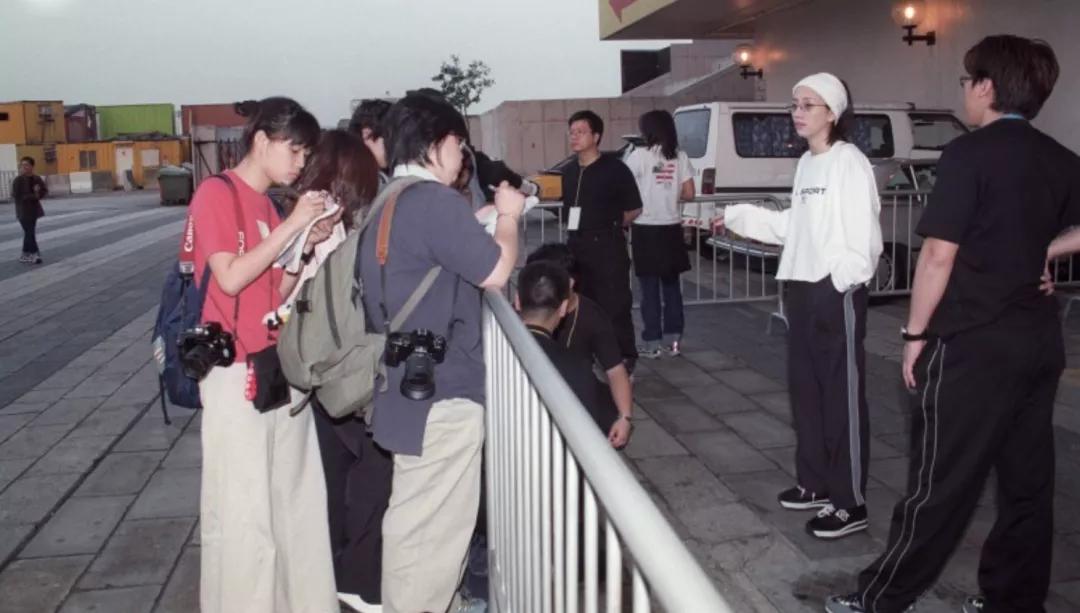 梅艳芳怎么走出失恋,梅艳芳漫步人生路