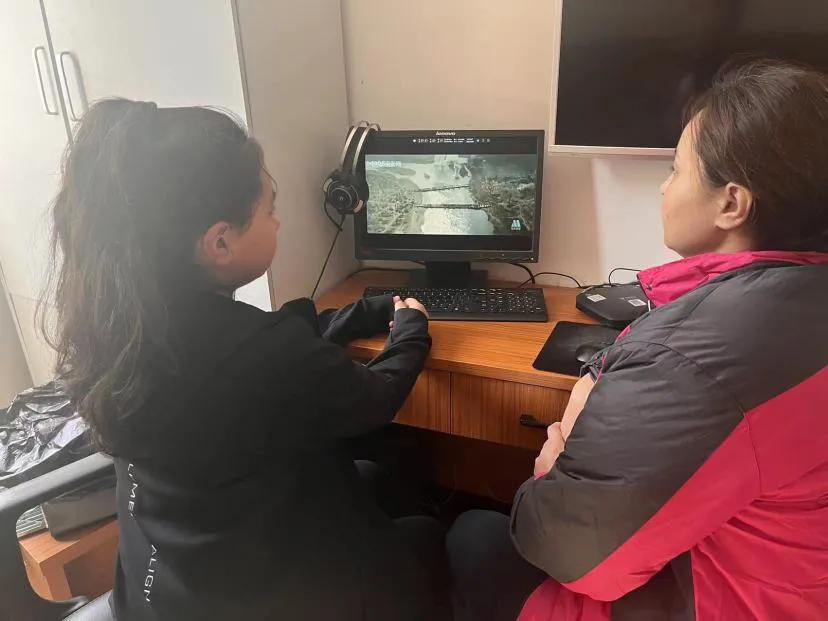 观看红色电影传承红色精神800字,中小学组织观看红色电影