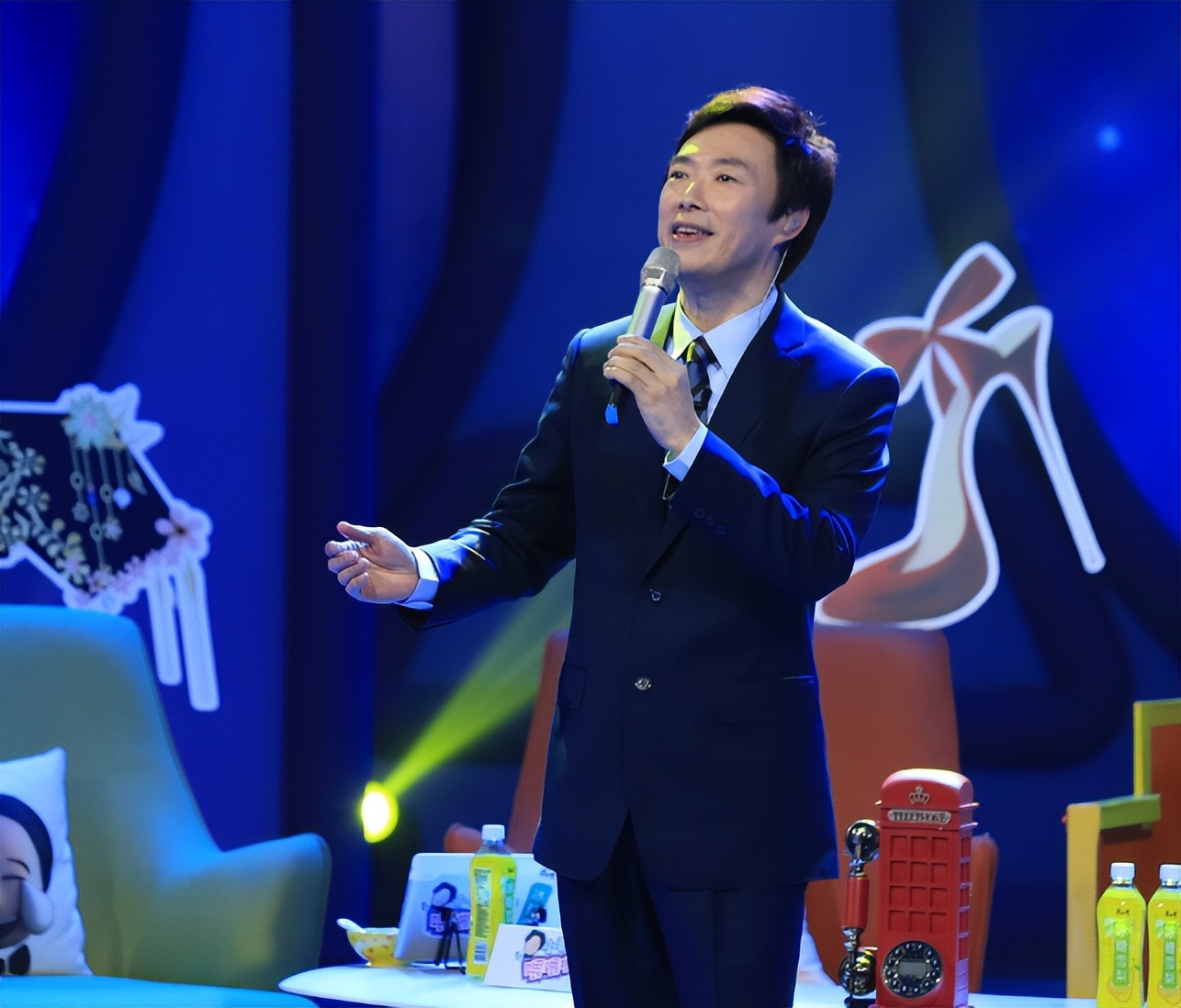 黄安接受采访谈费玉清,黄安辟谣费玉清病危传闻