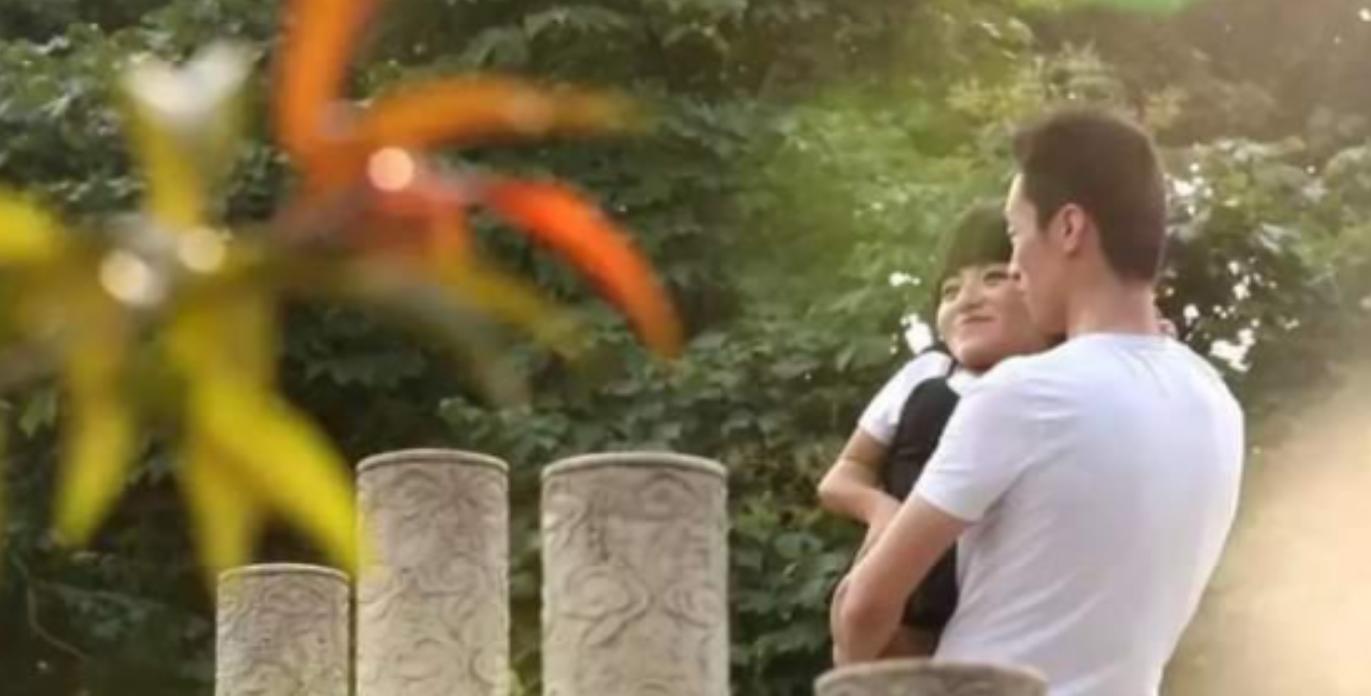 河南侏儒女孩靠短视频吸粉600万，嫁1米8丈夫后遭抛弃，如今怎样