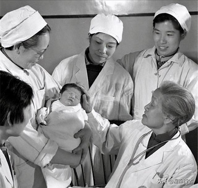 被誉为“万婴之母”，开创我国妇产科学事业，她是掉落人间的天使