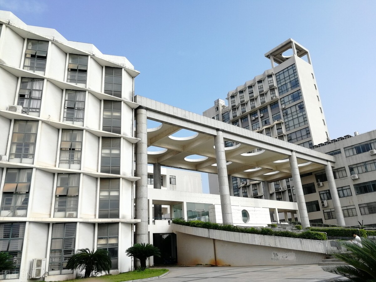 本科院校的专科生可以考211院校吗,有哪些211学校的专科值得读