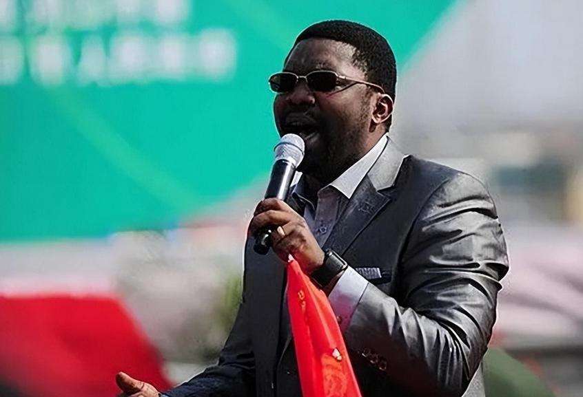 黑人歌手好弟近况:走红后迎娶中国姑娘,今36岁仍未取得中国绿卡