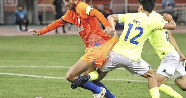 费莱尼罚点球罚进,费莱尼第三轮点球视频