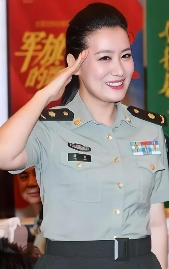 “大魔王”谭晶：当年高考她哭了3天，嫁给大9岁的院士幸福吗？