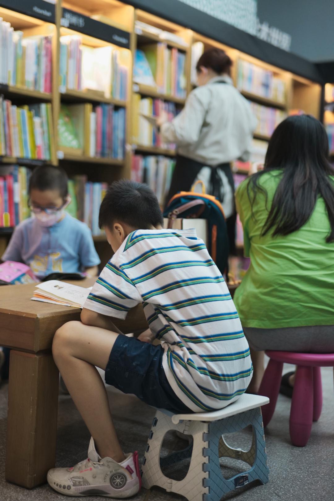 偷听小郡主心声,偷听情报被发现