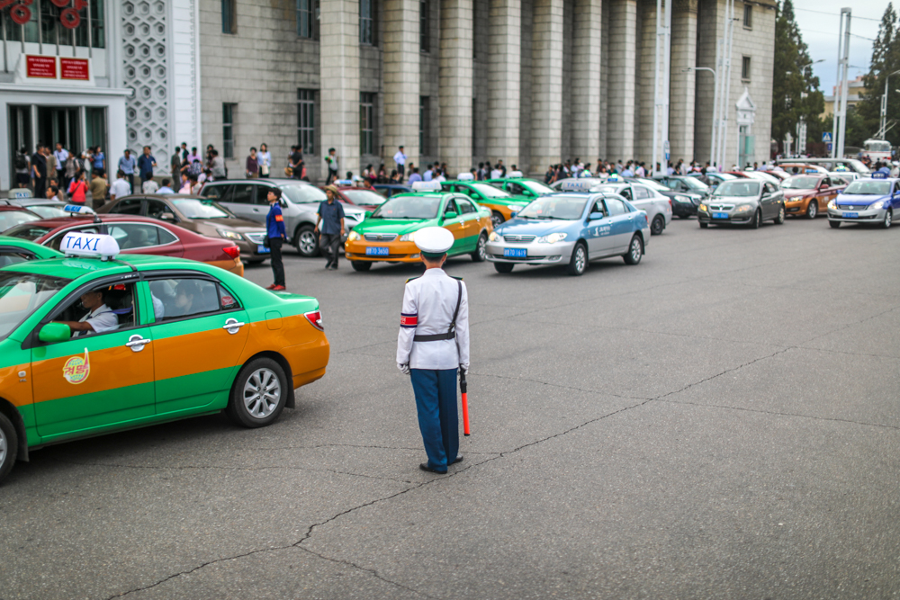 朝鲜观察，在朝鲜出租车司机是“铁饭碗”，朝九晚五比公务员赚钱