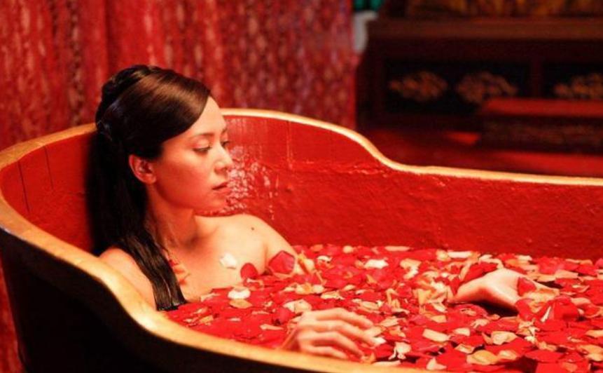 古代为什么太监伺候娘娘沐浴更衣,为什么古代太监不愿给妃子沐浴