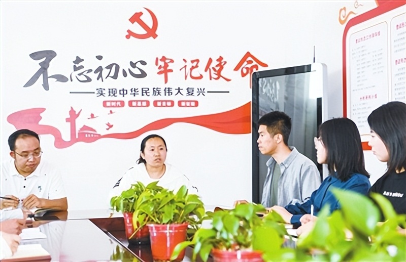 青年投身基层助力乡村振兴,人才扎根基层助力乡村振兴