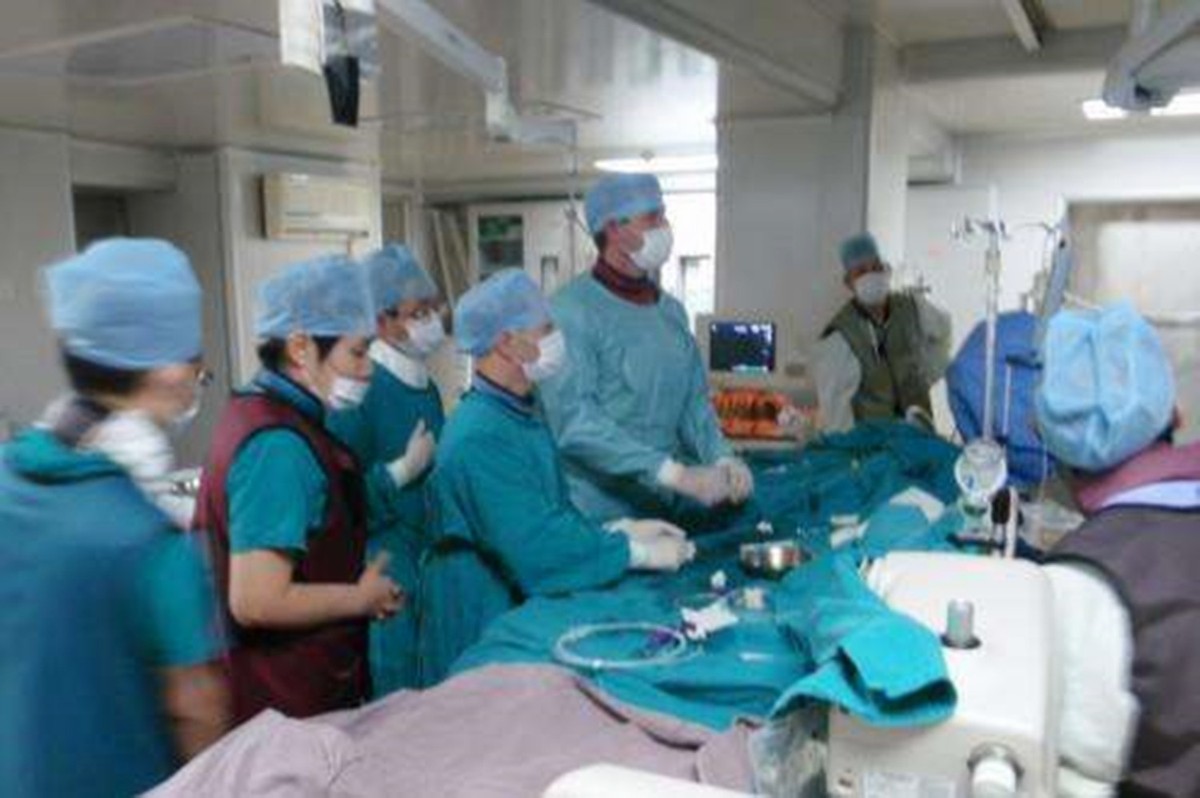 婴儿从高处跌落怎么办,宝宝不慎跌落下床爸妈千万别轻视