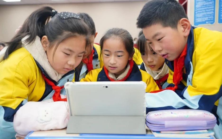 四川一中学变相让学生买平板,共收费2400余万,处理结果大快人心