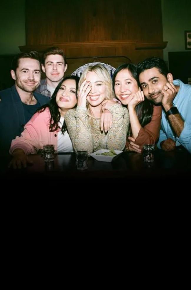 希拉里穿高跟鞋出镜,希拉里最新造型