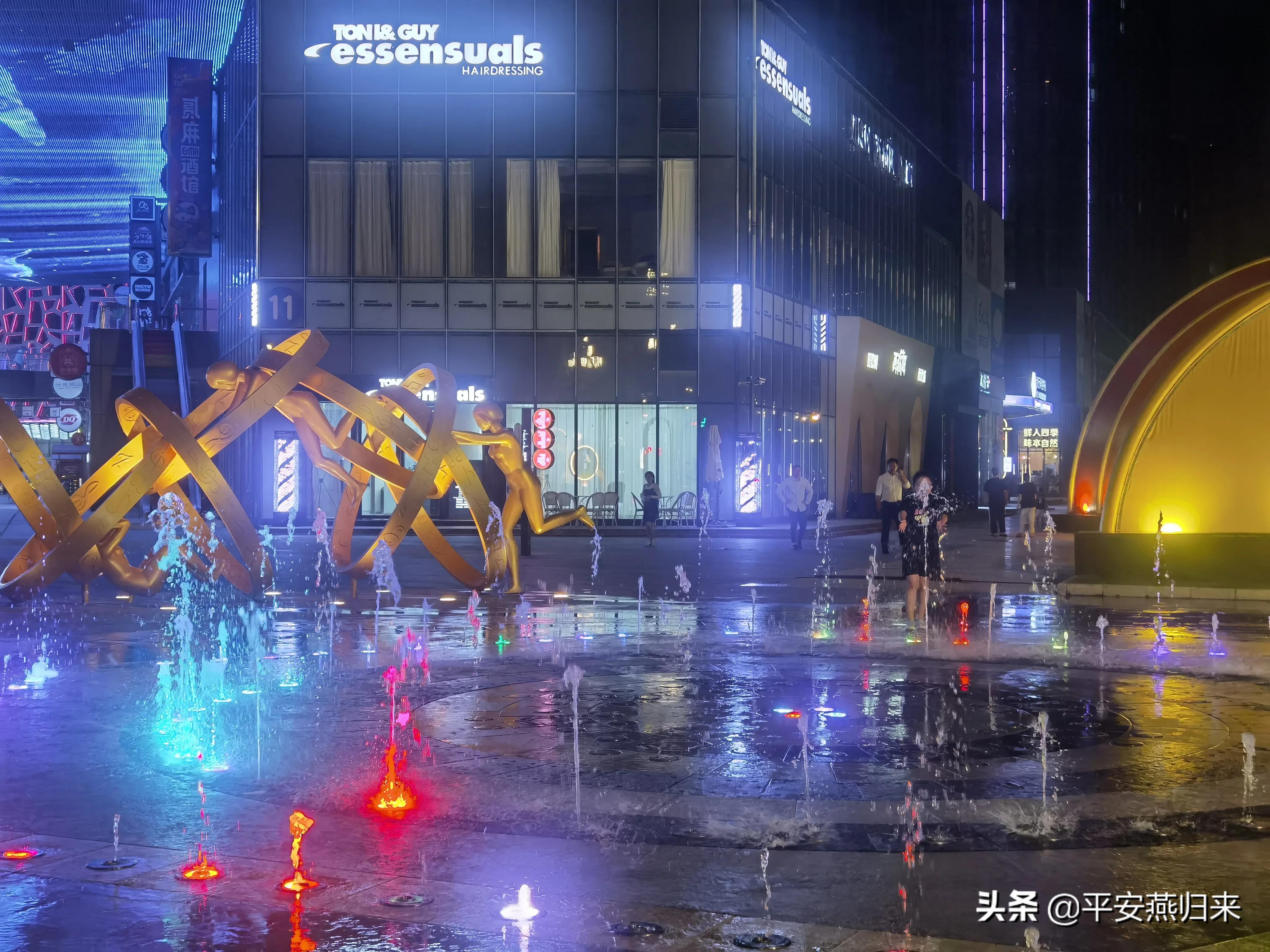 与*女幼**无身体接触，只让她通过QQ发送裸照等，构成猥亵儿童罪吗？