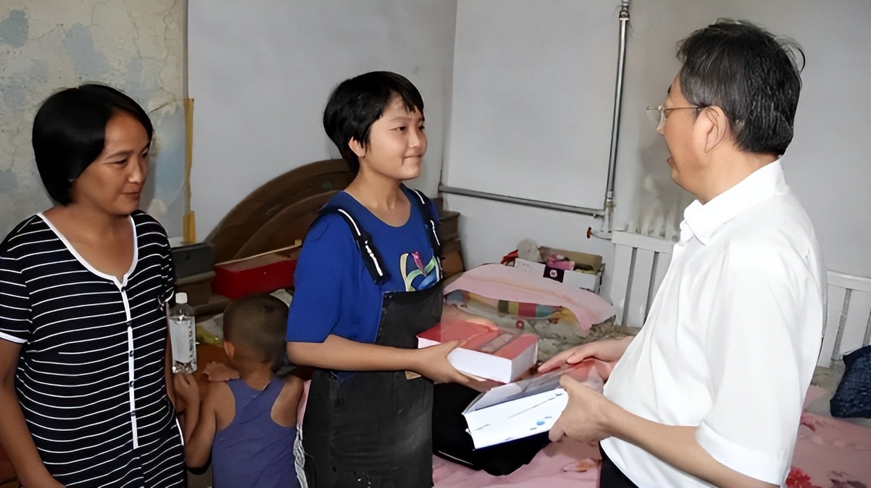 河北女孩高考707分惊动教育厅,河北女孩707分考上北大