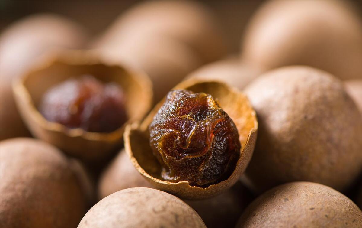 老母鸡汤放入枸杞红枣补血又补气,老母鸡炖汤补气补血红枣枸杞