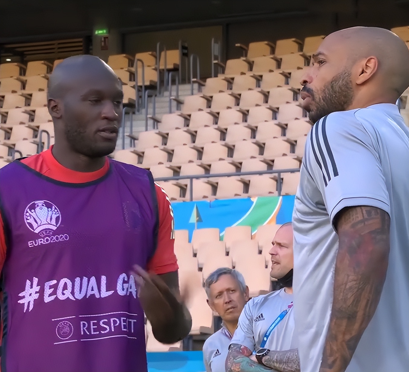 亨利标志性接球推射进球,亨利连续五年参与进球