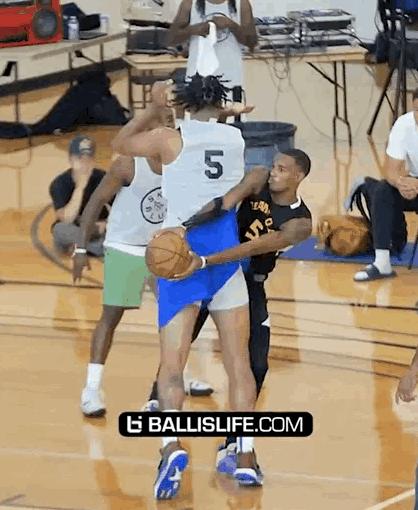 新科武状元当街被打,状元被暴打