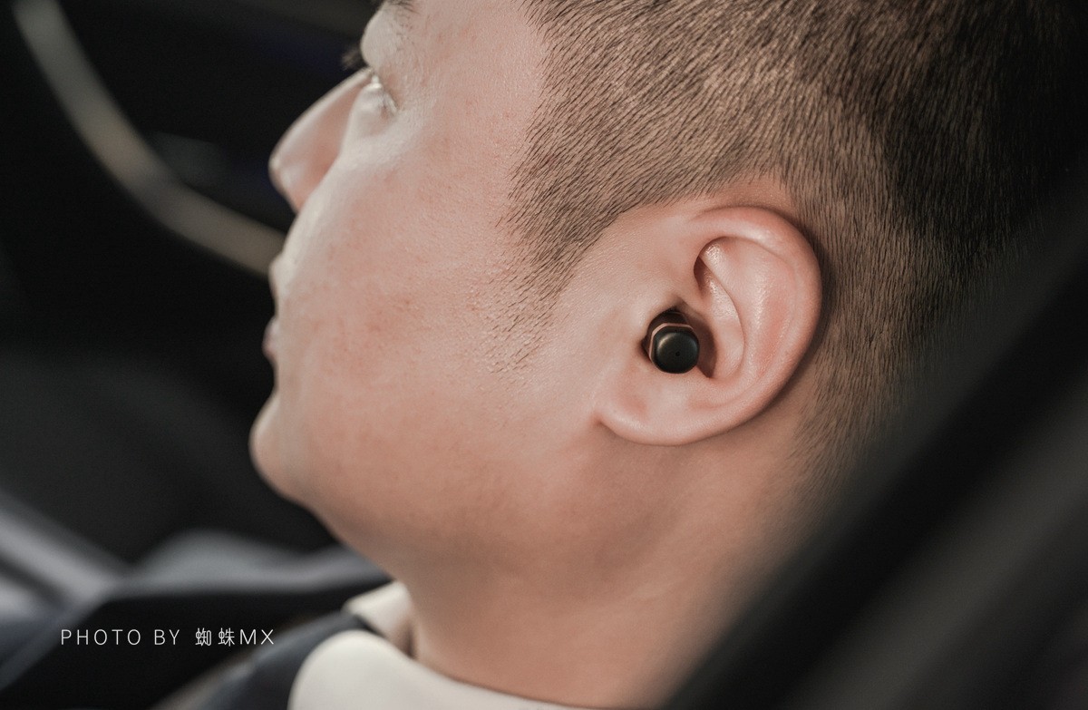 华为WATCHBuds耳机表体验：弹盖屏幕+磁吸耳机，这创意值100分