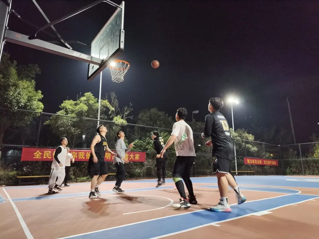 喜迎二十大|步道美球场亮，雨花人在家门口健身的幸福！