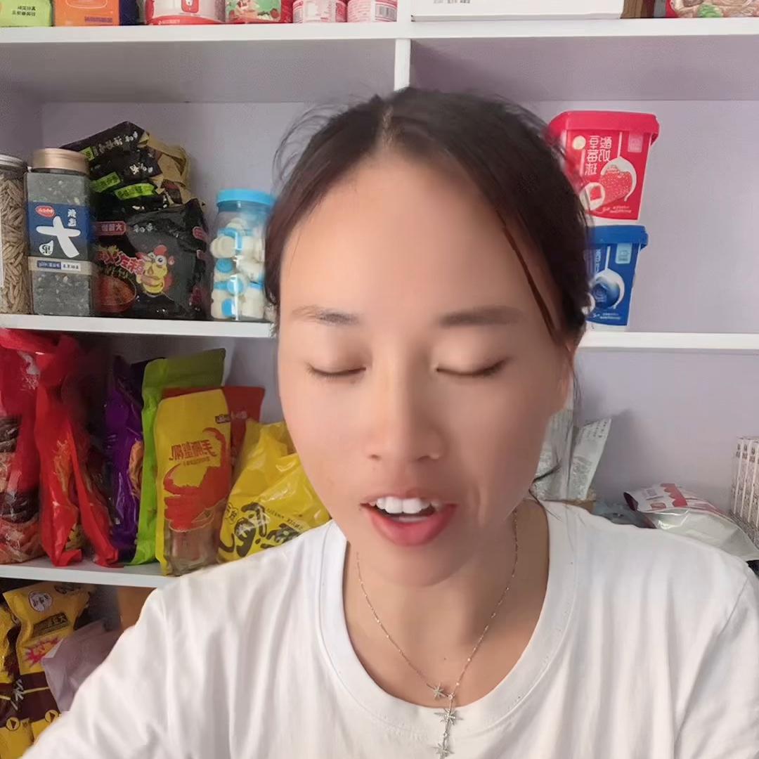 一天不知道忙些啥，就是做不完的事，洗个澡换身衣服化个淡...