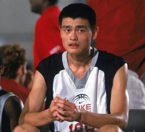 篮球巨星姚明现在的年龄有多大了,姚明为什么退役六年才入选名人堂