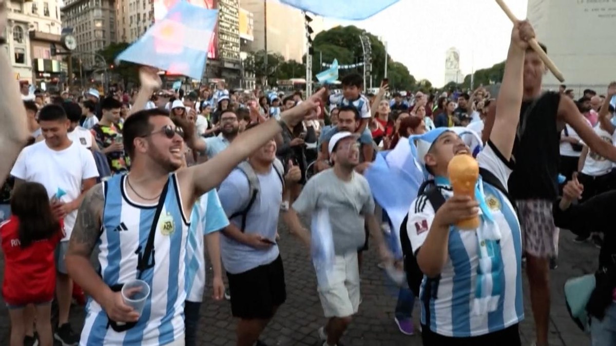 梅西世界杯能超过马拉多纳吗,梅西夺冠可以拯救阿根廷的经济吗