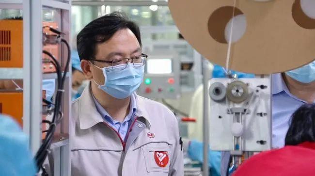 王传福父母双亡,王传福15岁成孤儿