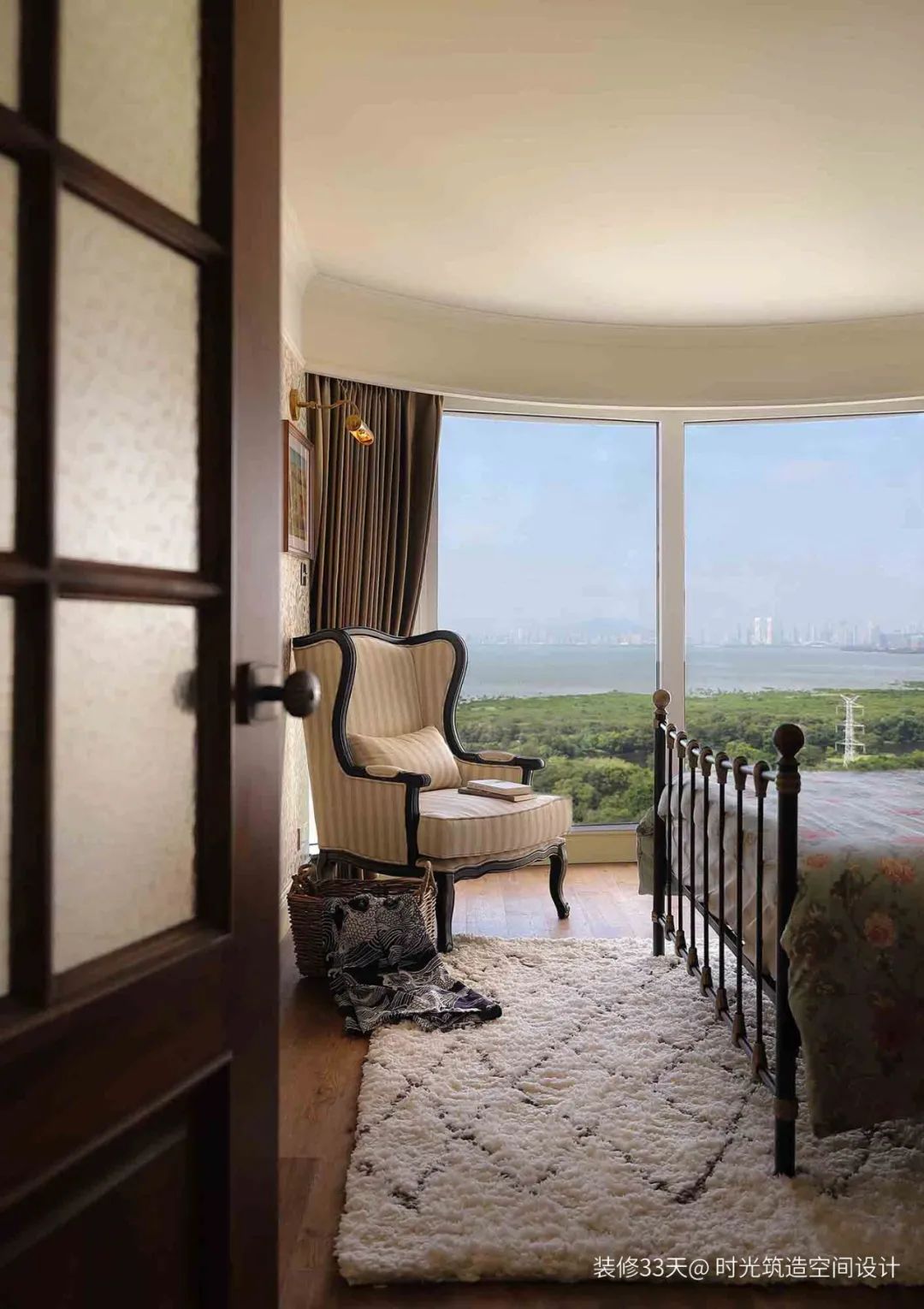 绻佸崕閮藉競閲岀殑鐢板洯鐢熸椿,绻佸崕閮藉競涓殑璇楁剰浜哄眳