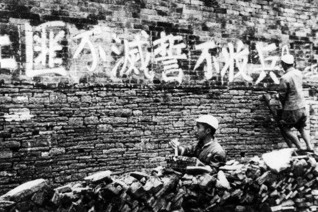 广西军医为了升官发财成为匪首，捐献药方治疗志愿军，获得新生