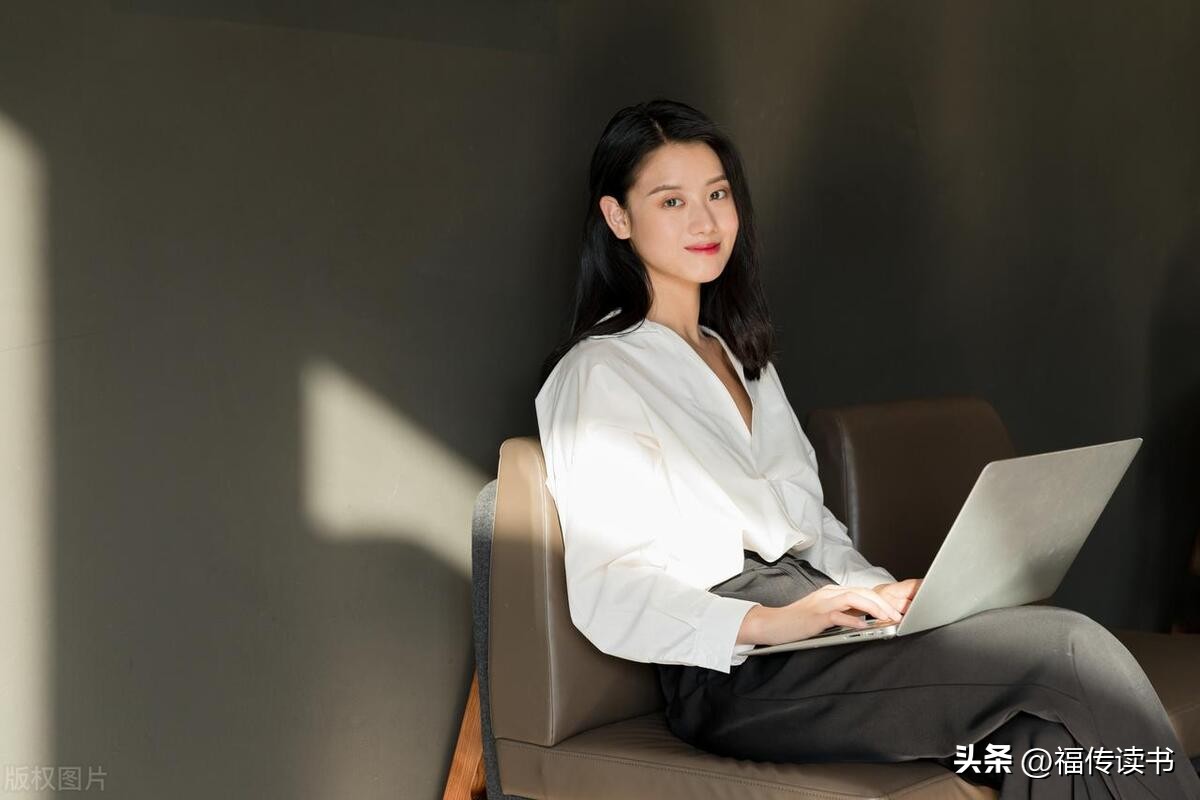 从兼职写作到全职写作,靠写作一天写1小时月入3000容易吗