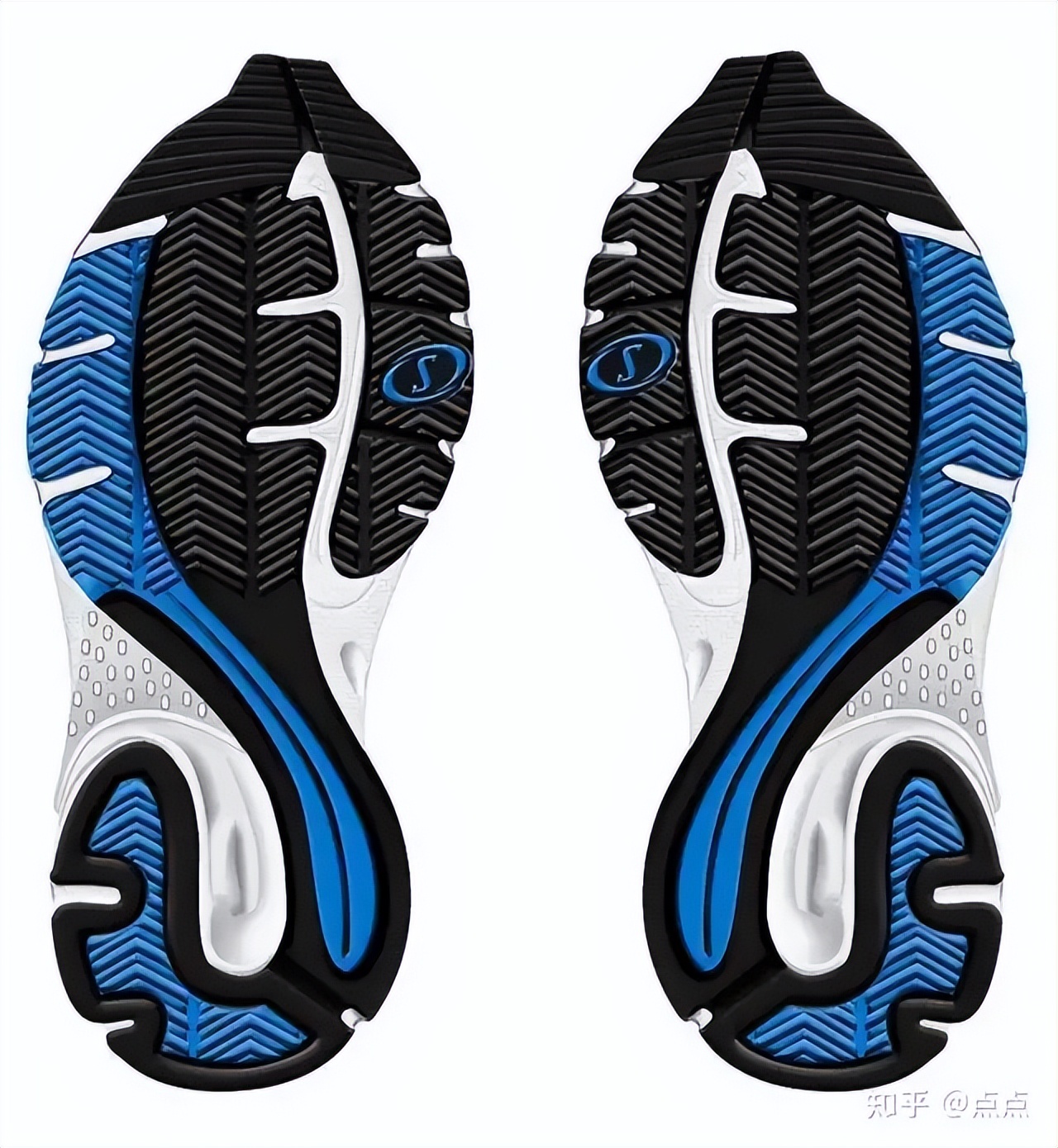 如何拍死一只4厘米的蟑螂,蟑螂小强生命力顽强