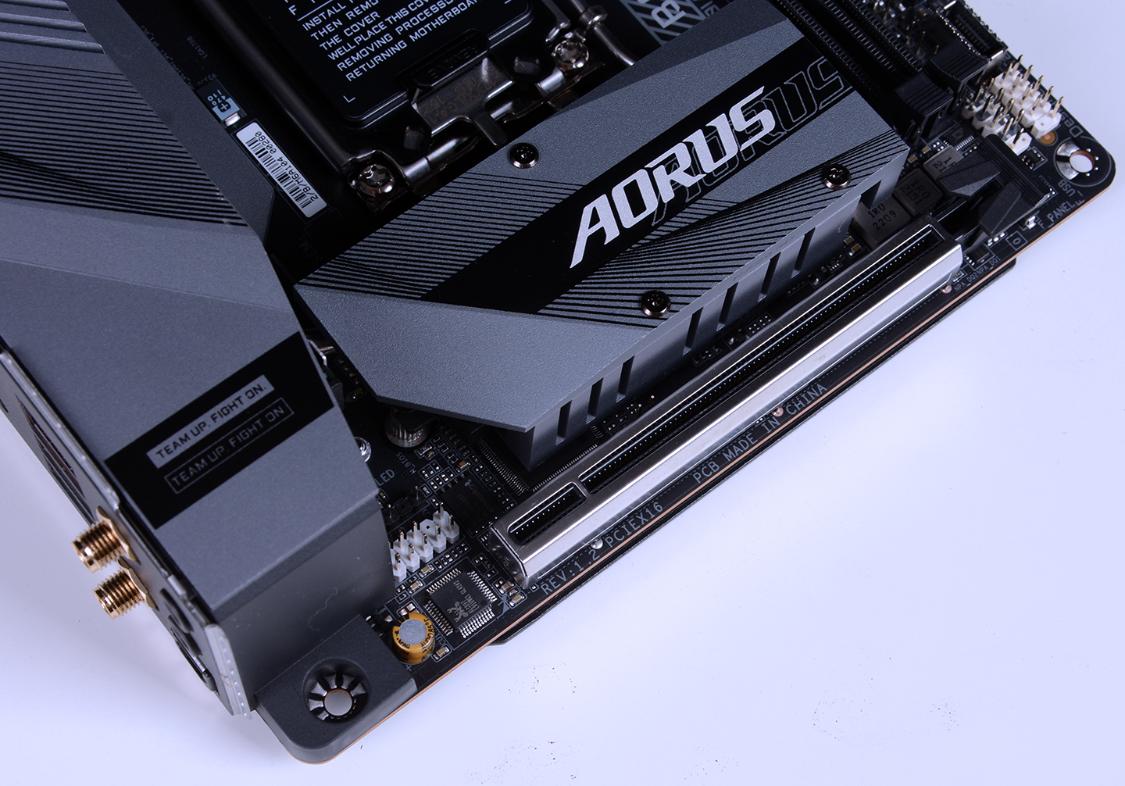 5000元itx主机加便携显示器,能吊打万元笔记本的itx主机