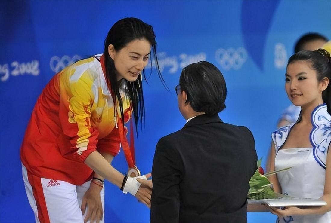 郭晶晶卖货直播,郭晶晶要自己赚钱养家吗