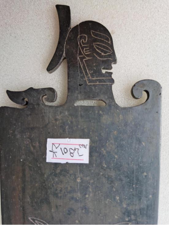 民间收藏的古蜀玉璧图片,馆藏老玉紫水晶玉琮