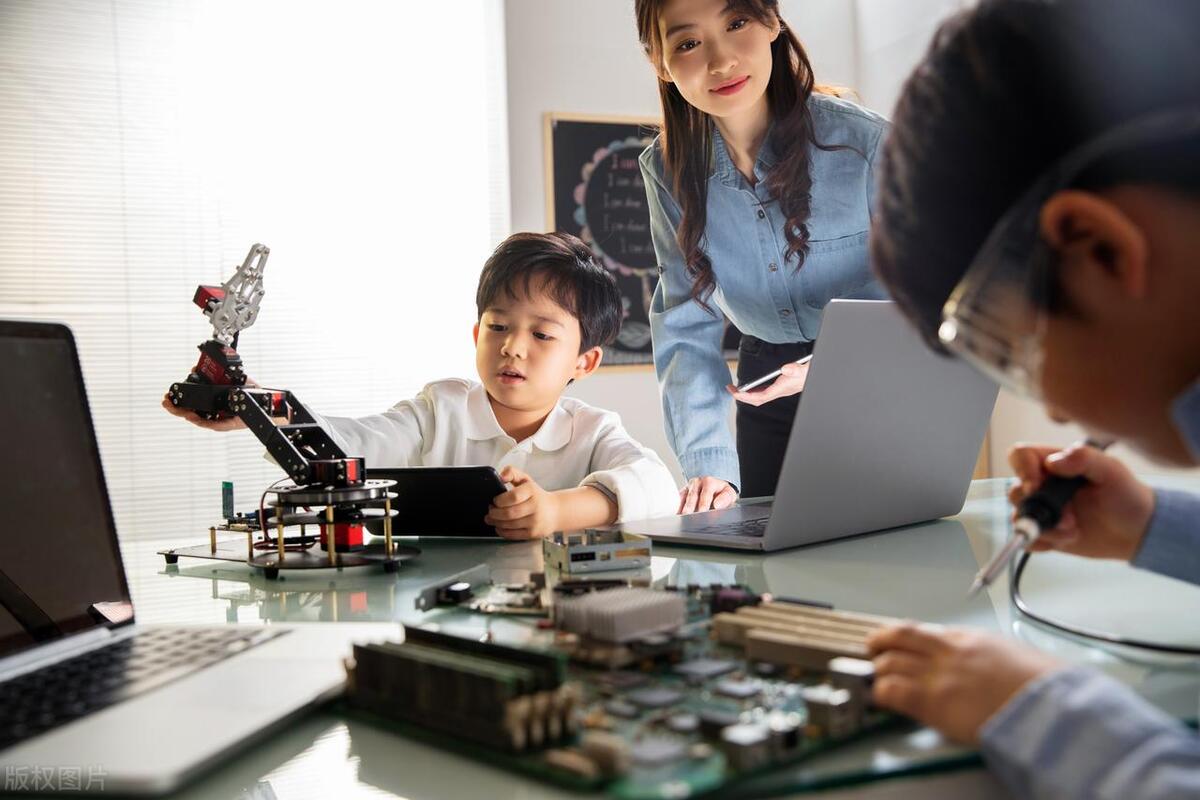 教育机器人的发展现状和趋势,教育机器人仍需发展