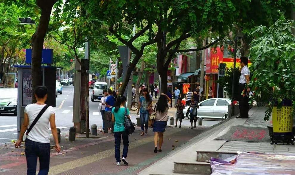 摆摊卖夜宵一个月收入多少,摆夜宵地摊一天收入大概是多少