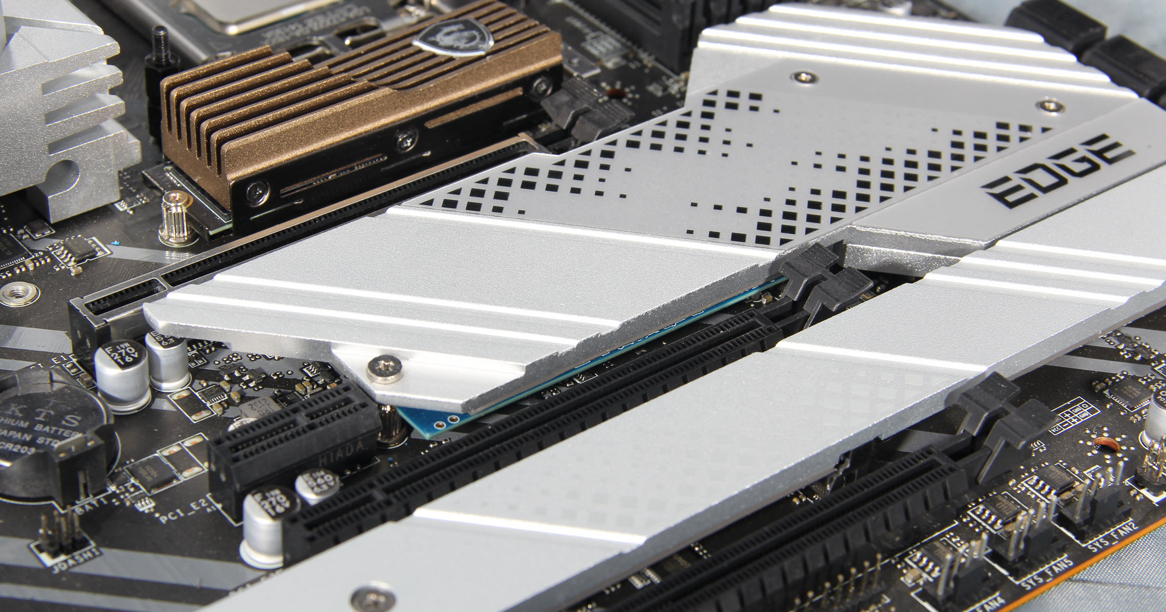 哪款pcie固态散热好,板载散热片