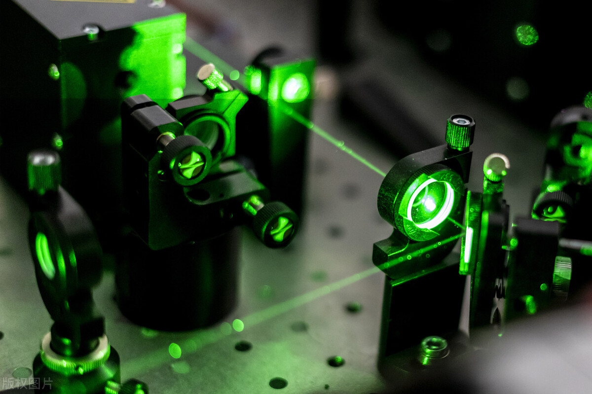 在A~60质量范围内的入射和发射低能α粒子的光学势的验证