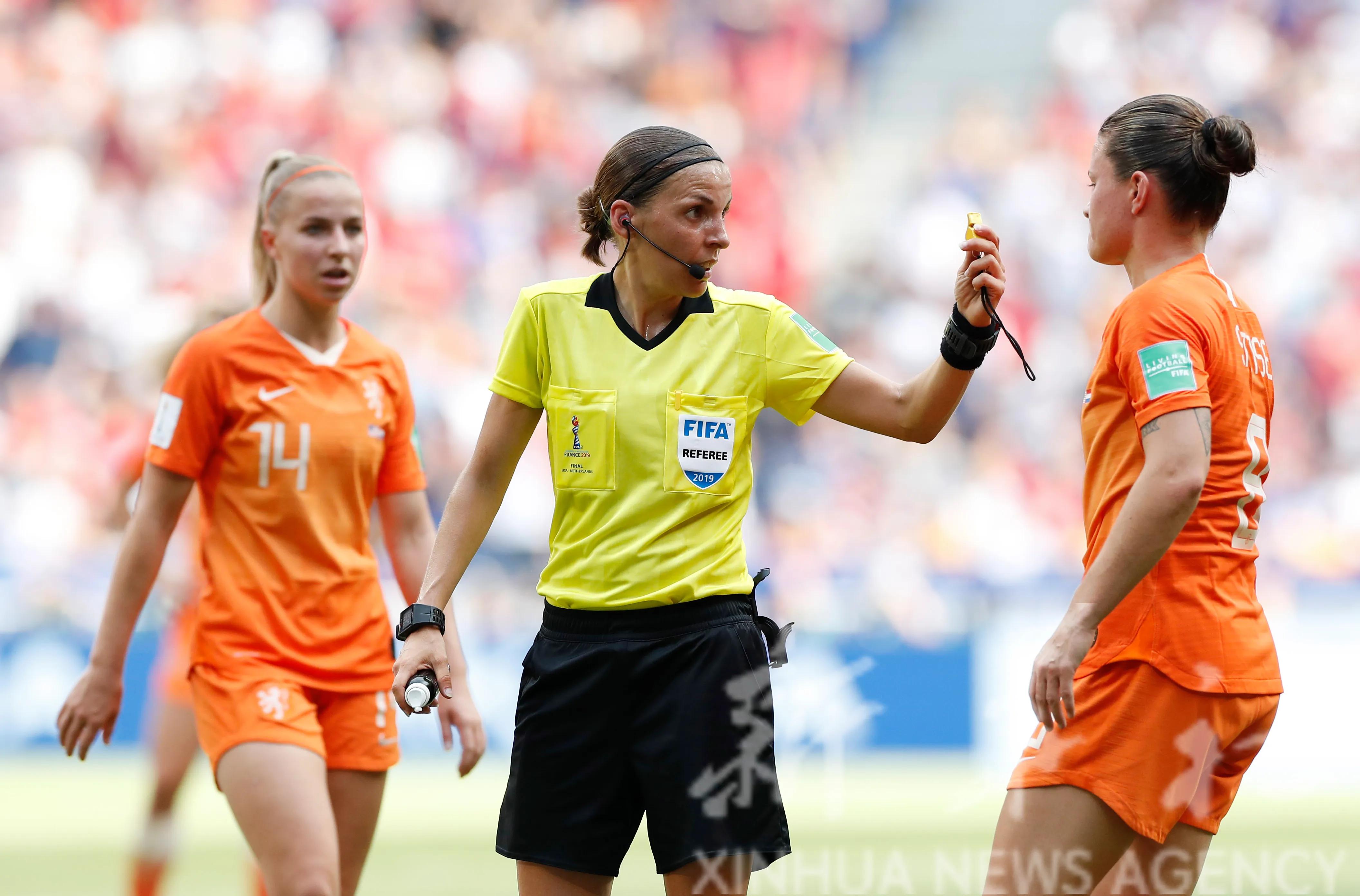 世界杯足球共有几名女裁判,世界杯足球女裁判视频
