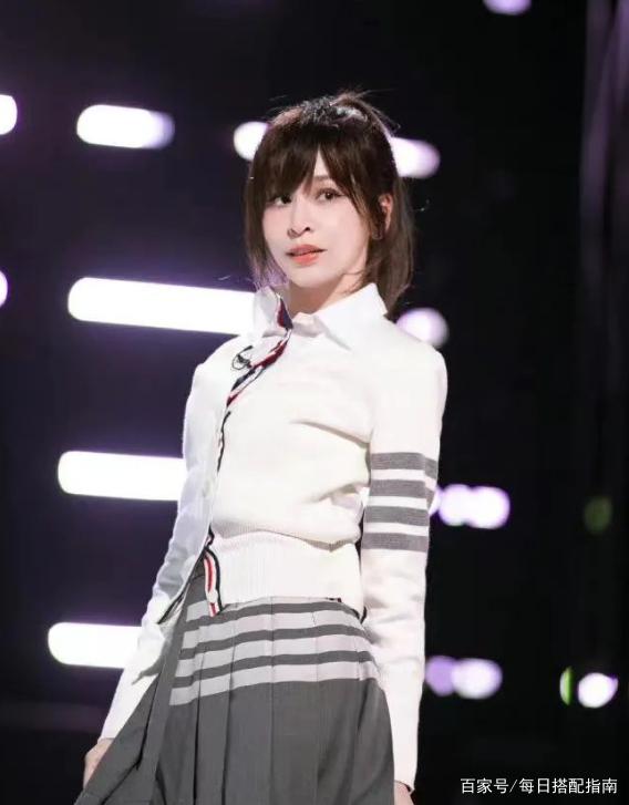 头发多的短发怎么扎头发好看,短发怎么扎头发好看又简单又减龄