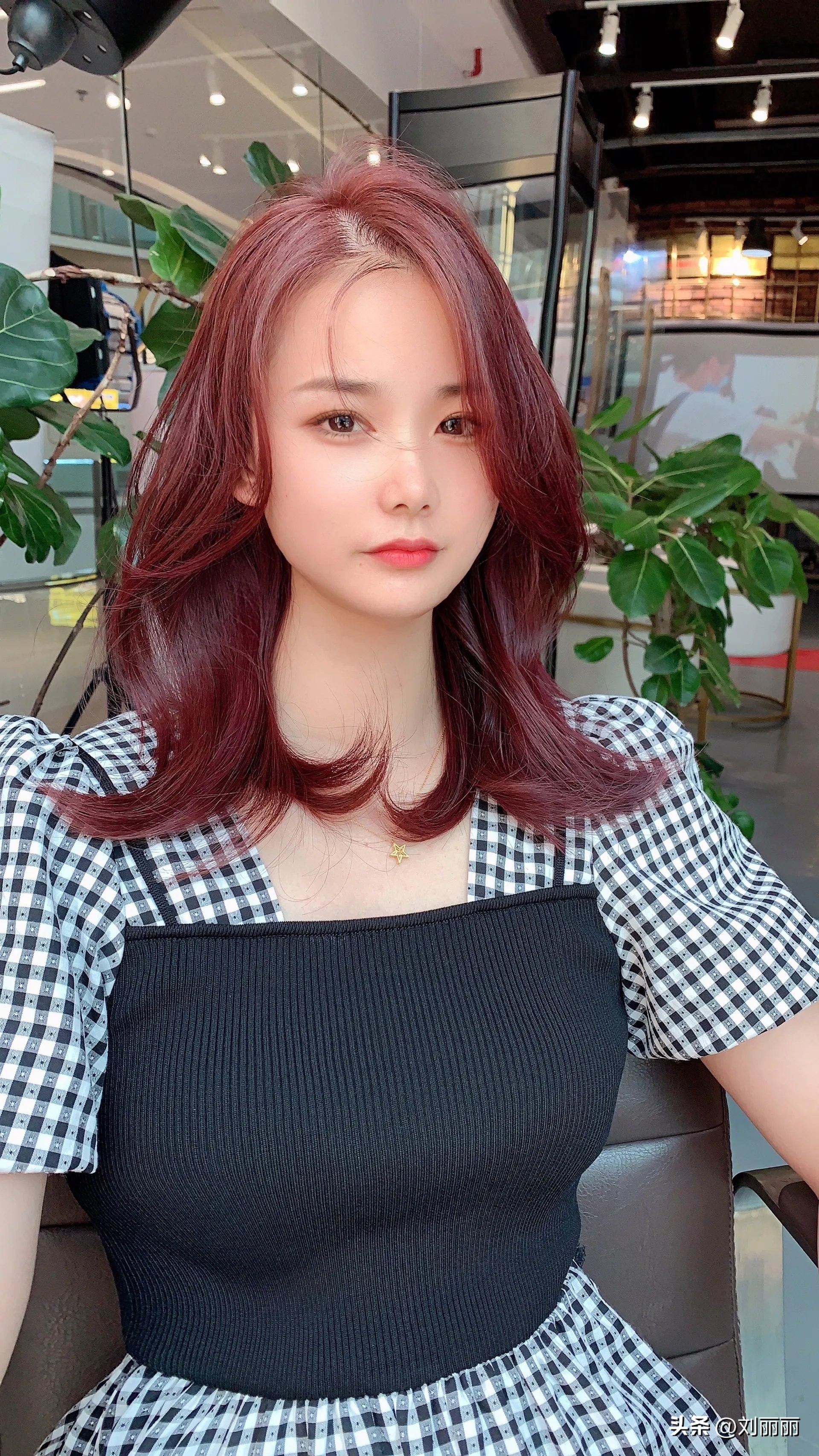 波波头挑染造型怎么搭配,减龄波波头烫发发型