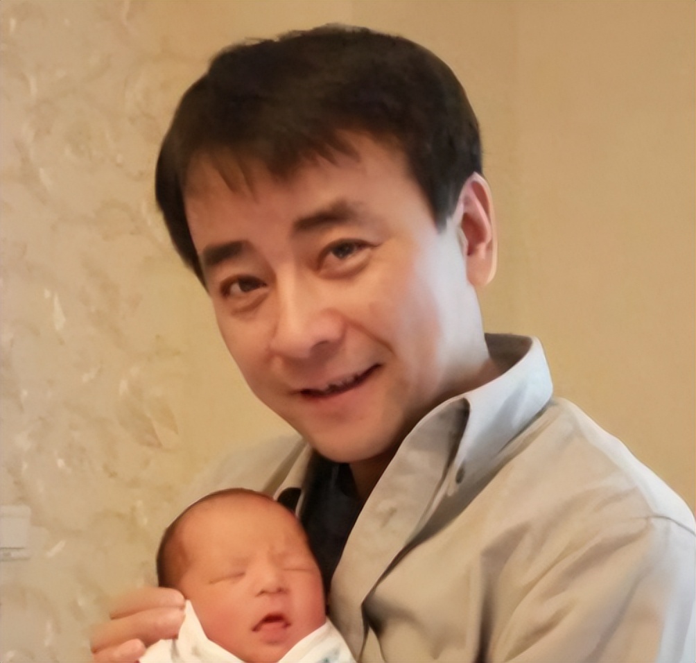 罗刚郝蕾近期视频,罗刚郝蕾全家