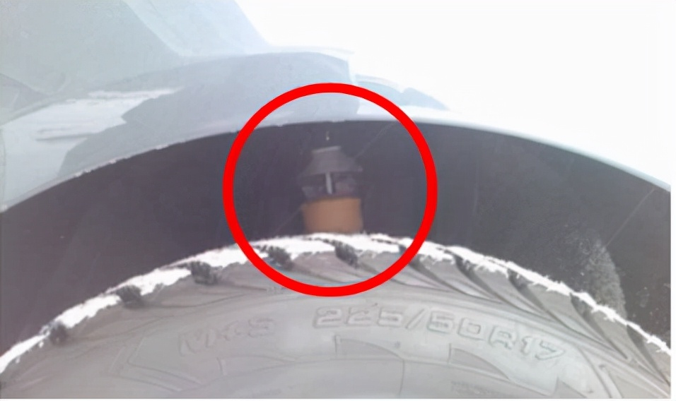 奥迪减震器冷车响热车不响,奥迪车减震缓冲胶坏了什么现象