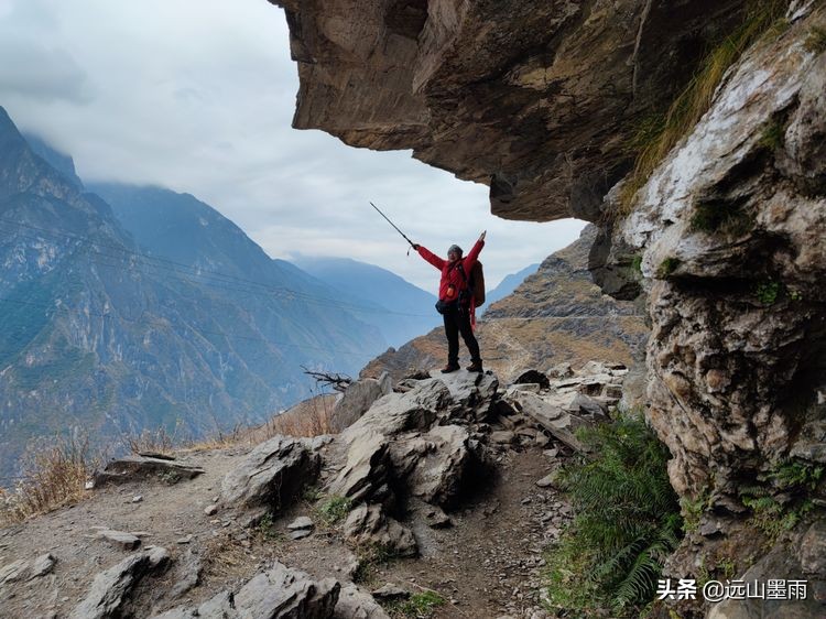 虎跳峡徒步最惊险的路段,虎跳峡高路徒步最难走路段