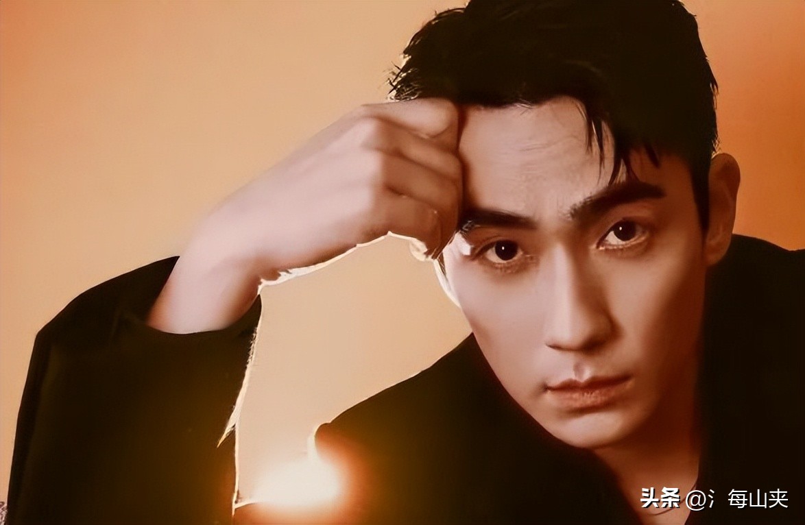 眼睛大像青蛙的男明星,哪个男明星眼睛最好看