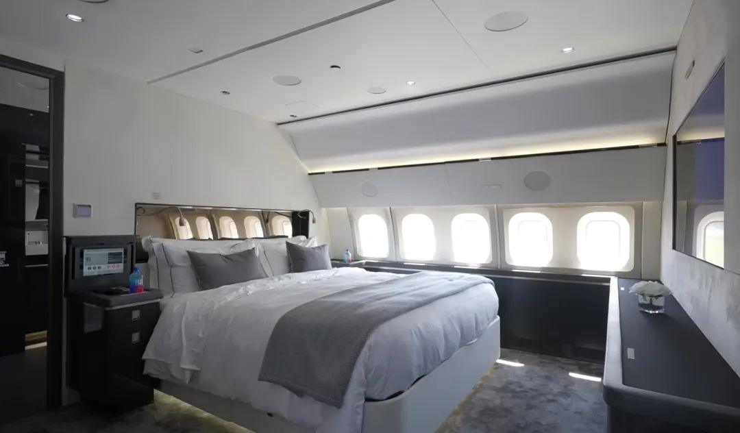 花五亿买了私人飞机后，名人都用它干什么了？