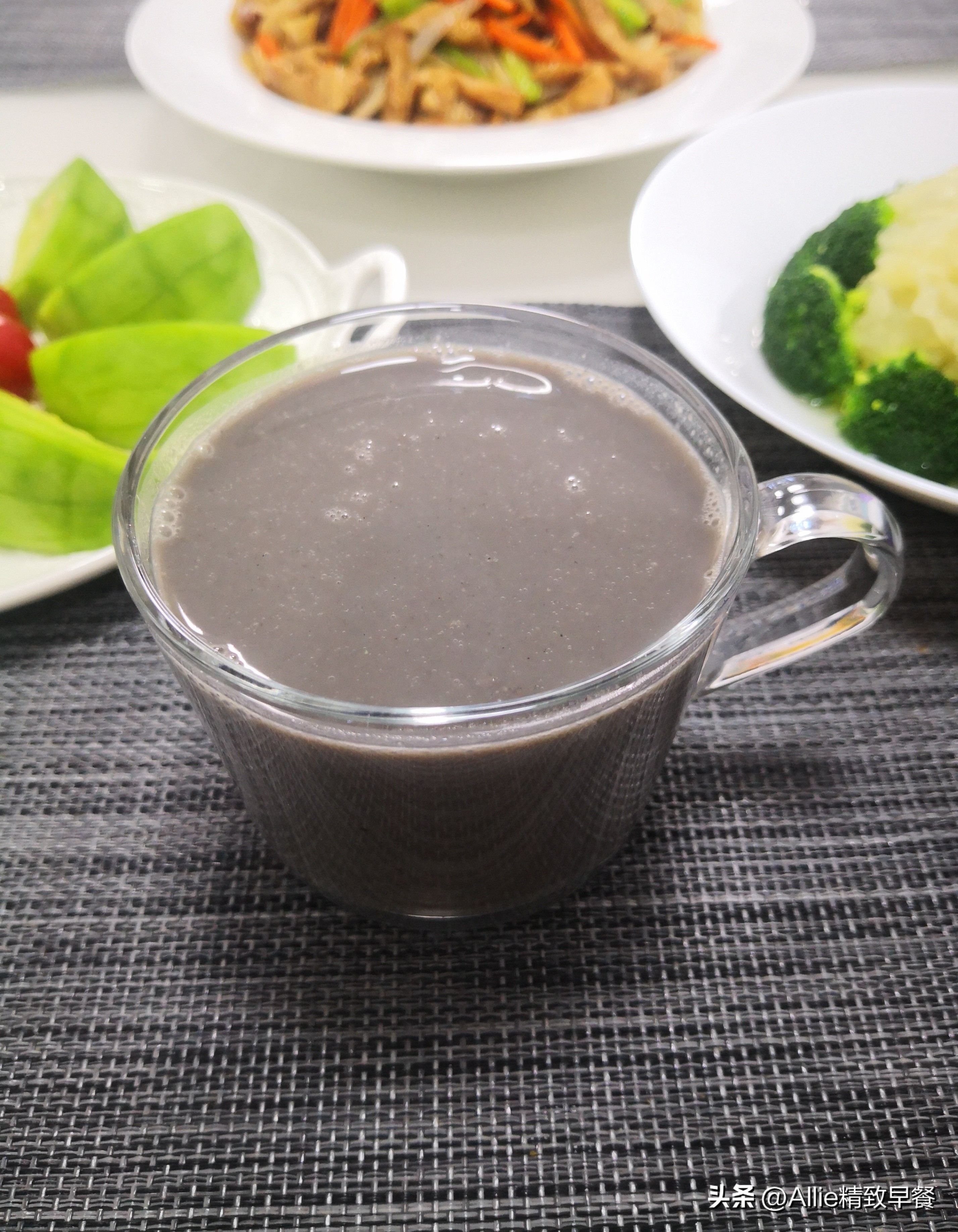 广东人爱吃的炒河粉，教您在家就能做，根根分明爽滑入味，零厨艺