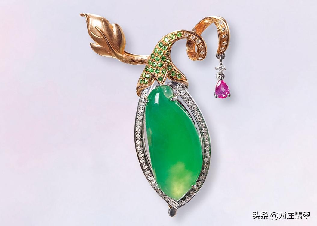 清代阳绿翡翠雕件,清代翡翠糯冰种雕件价格